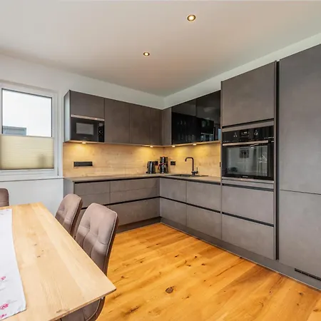 Garden Alpinapartment - By Mynests Daire